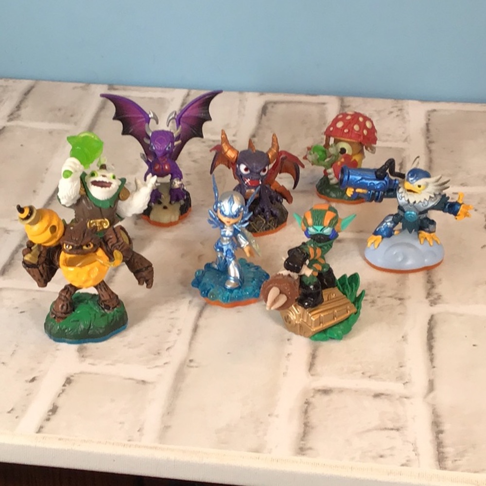 Skylanders lot of 8